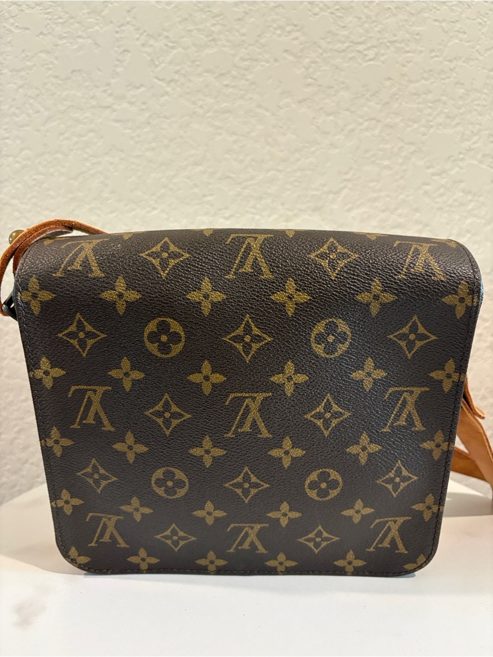 Louis Vuitton Cartouchiere
MM Brown Monogram
Crossbody Bag - Picture 2 of 14